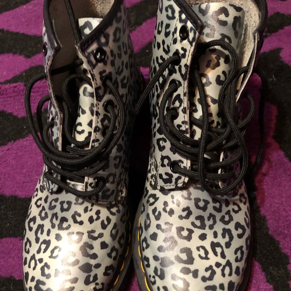 Men’s Size 8 Grey snow leopard Dr Martens